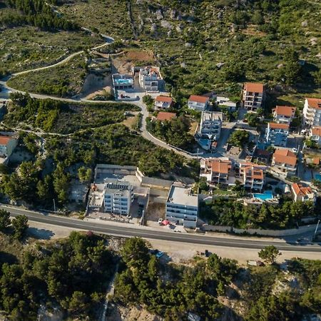 Apartments Pusic Омиш Экстерьер фото