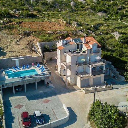 Apartments Pusic Омиш Экстерьер фото