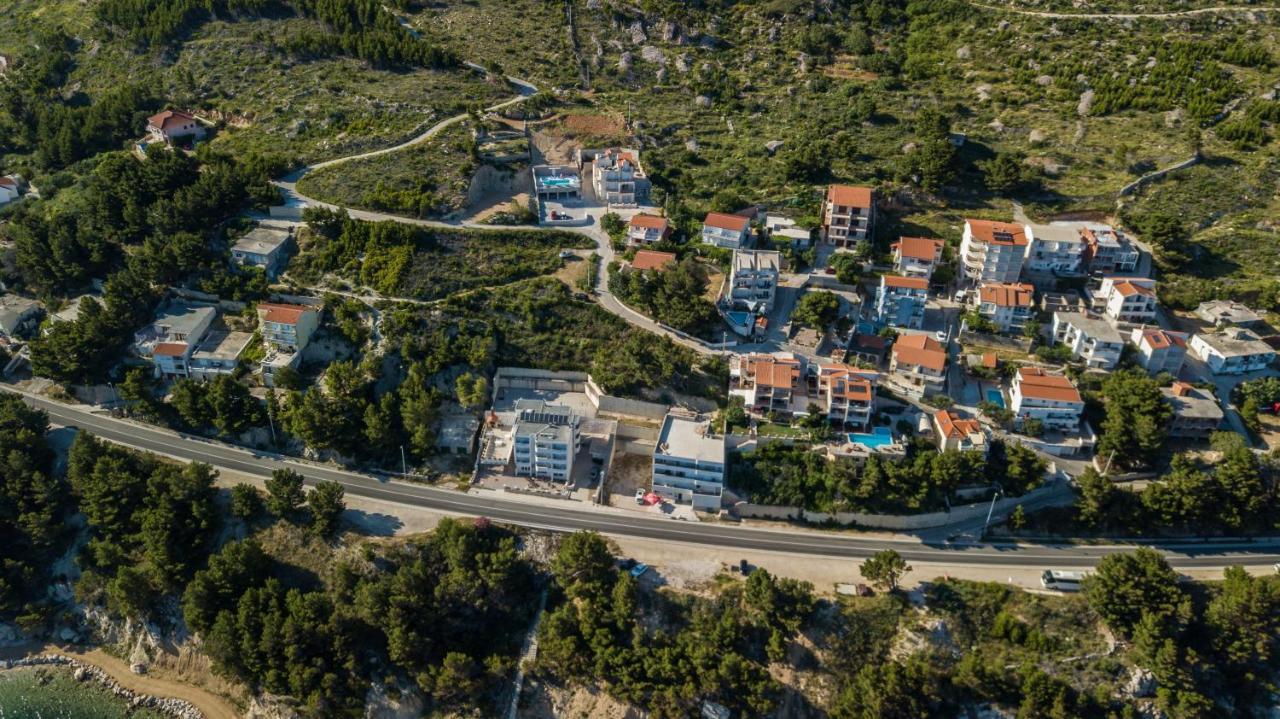 Apartments Pusic Омиш Экстерьер фото