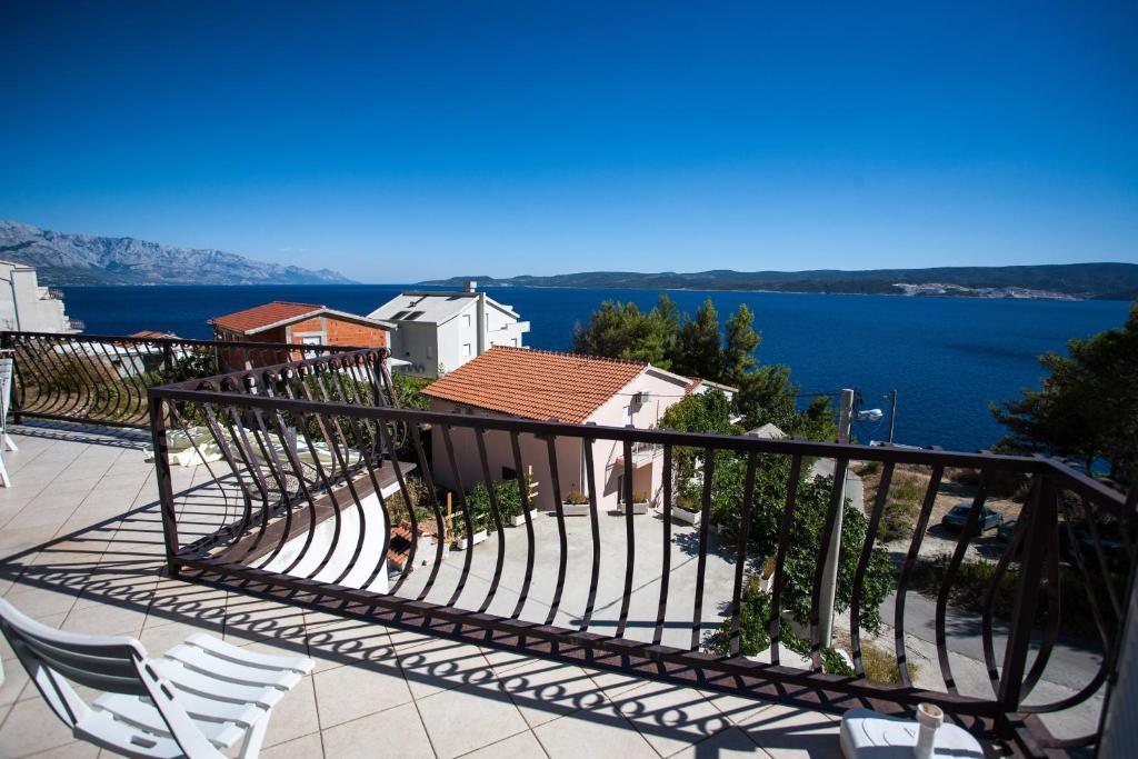 Apartments Pusic Омиш Номер фото