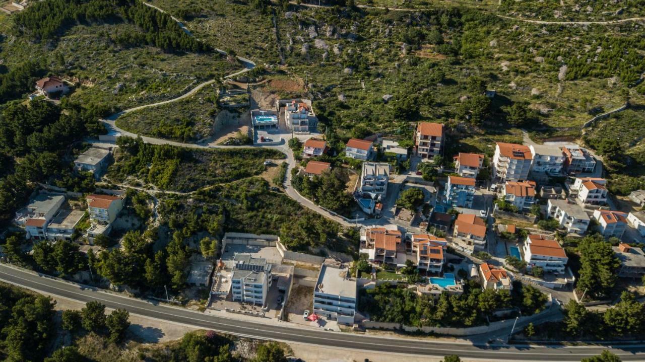 Apartments Pusic Омиш Экстерьер фото