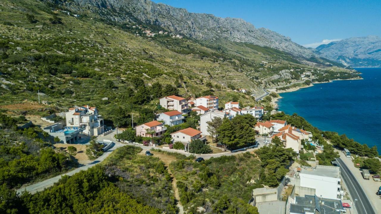 Apartments Pusic Омиш Экстерьер фото
