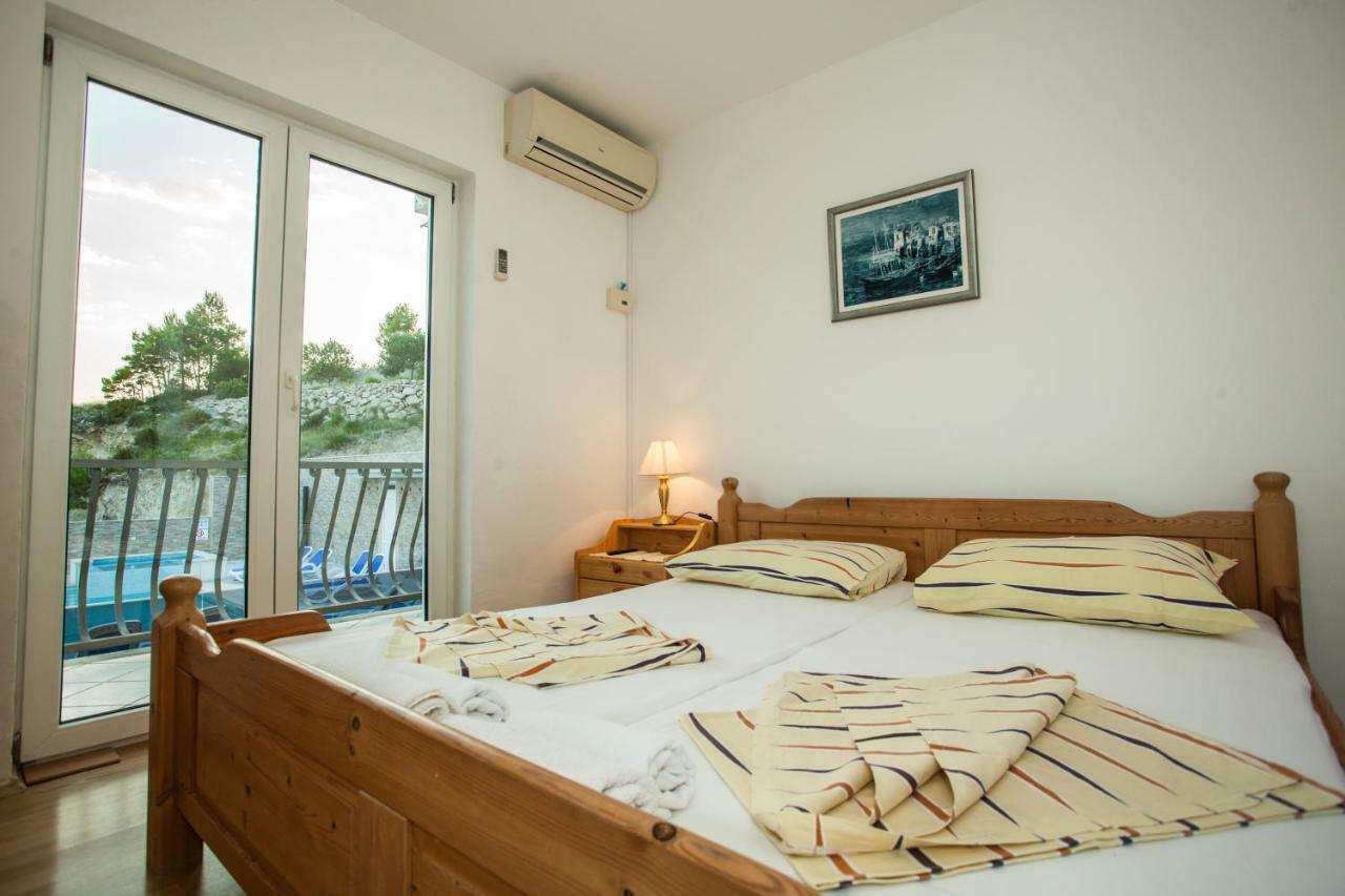 Apartments Pusic Омиш Экстерьер фото
