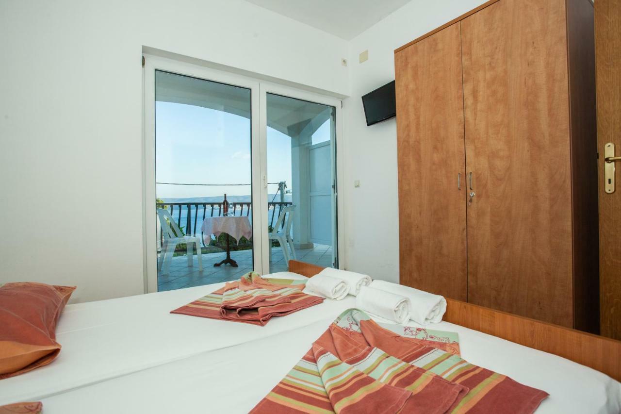 Apartments Pusic Омиш Экстерьер фото