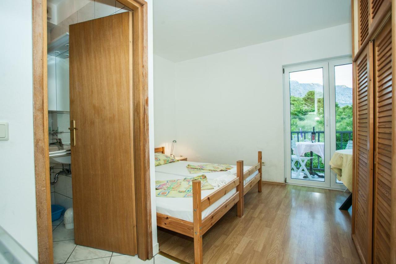 Apartments Pusic Омиш Экстерьер фото